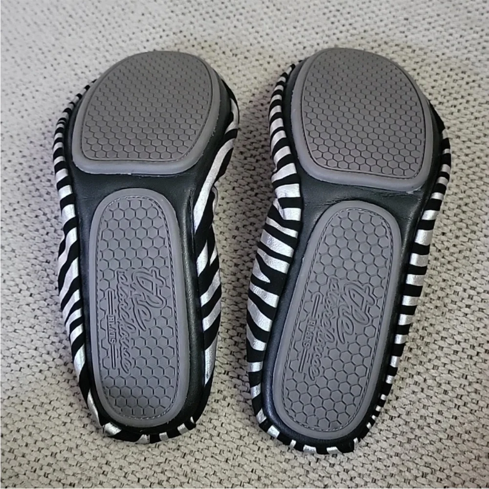 THE STOREHOUSE FLATS Stylish Zebra Print Flats SZ 7 new